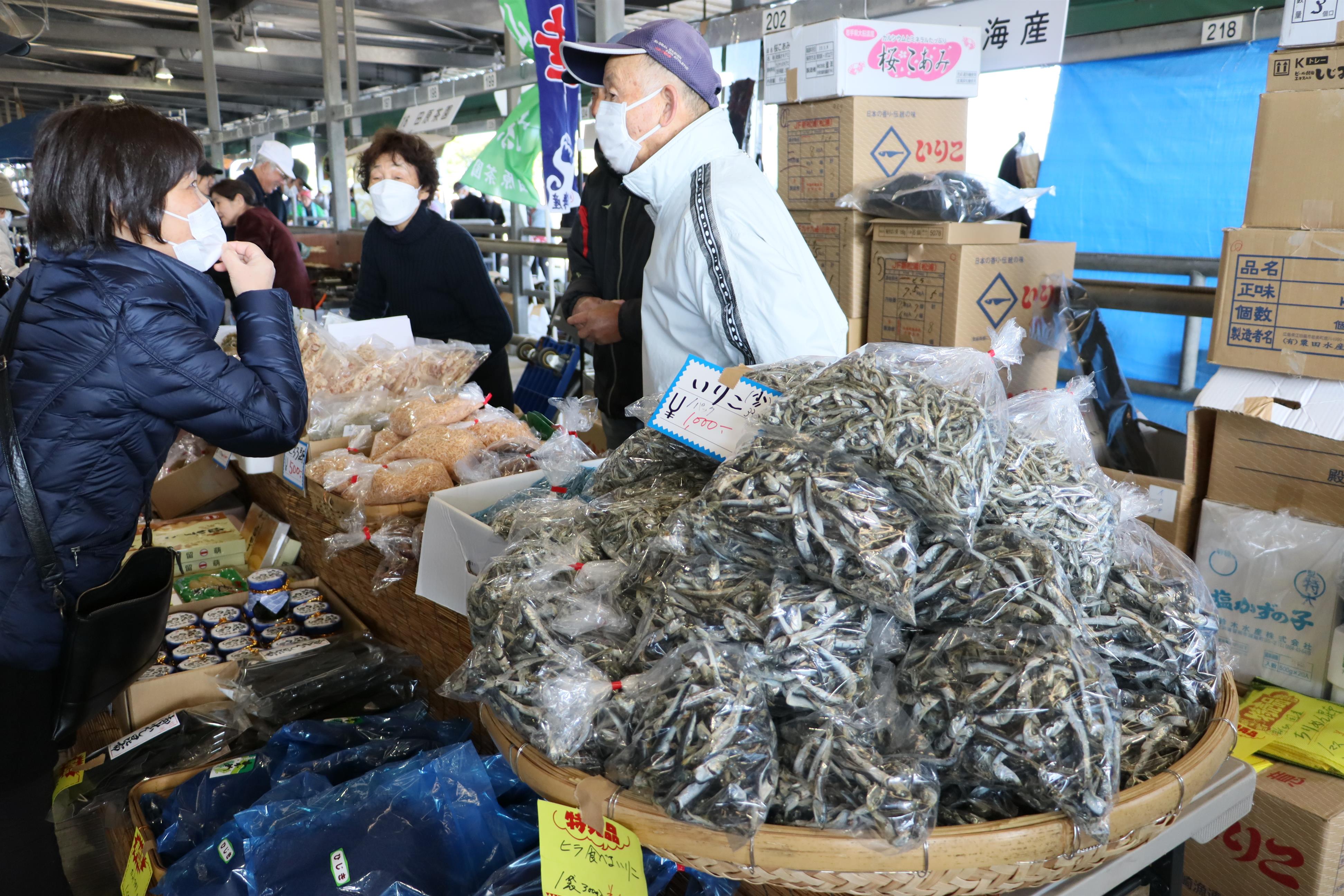 海産物山積み