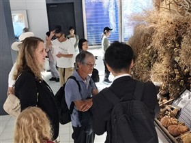 万博会場内交流2